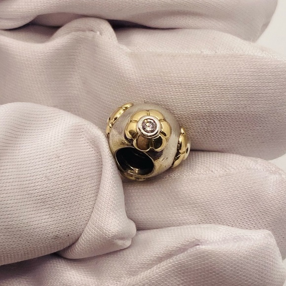 EUC Pandora Q790207CZ Sterling Silver & 14k Gold Raised Flower w/ Clear CZ Charm - Picture 5 of 11